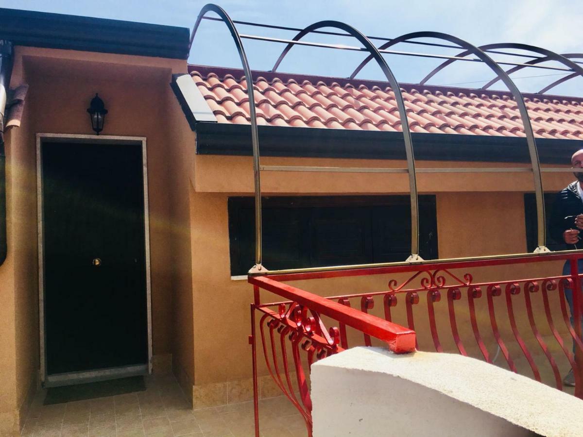 Ferienwohnung La Casa Del Sole Sorgente Letojanni Exterior foto